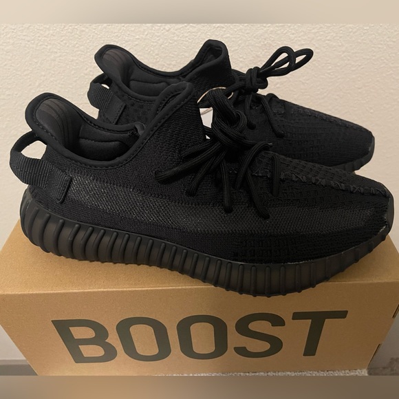Yeezy Boost 350 V2 - Picture 3 of 7